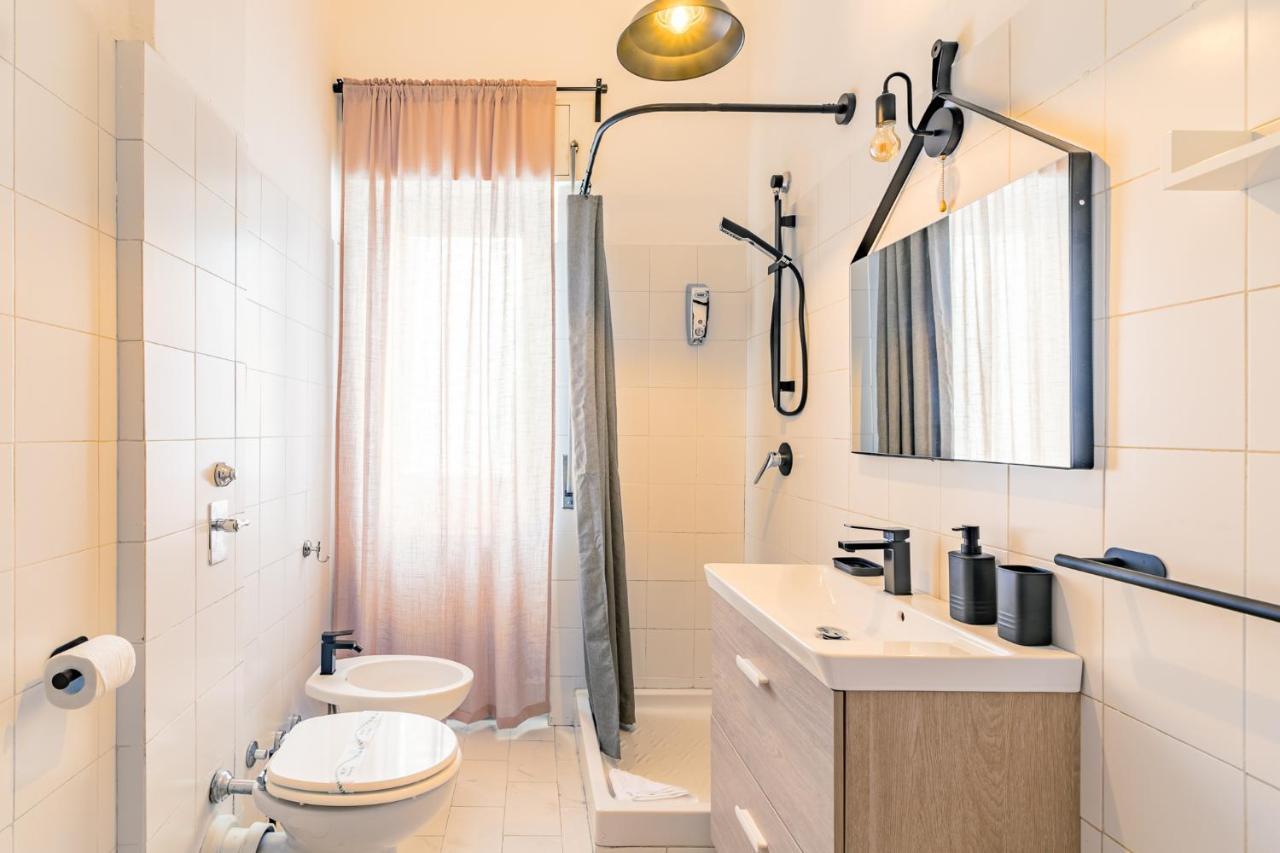 21 Apartment *