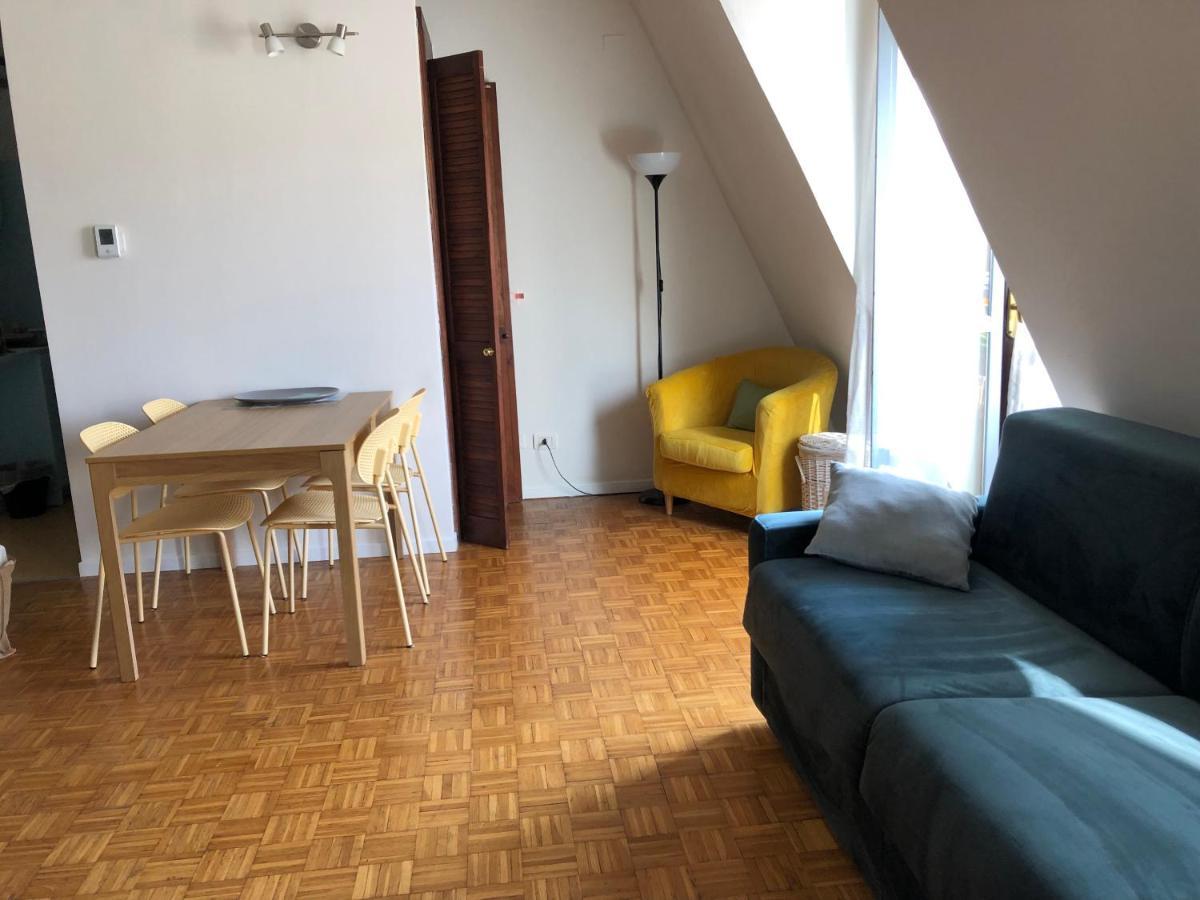 Easy Isola, For An Easy Apartment