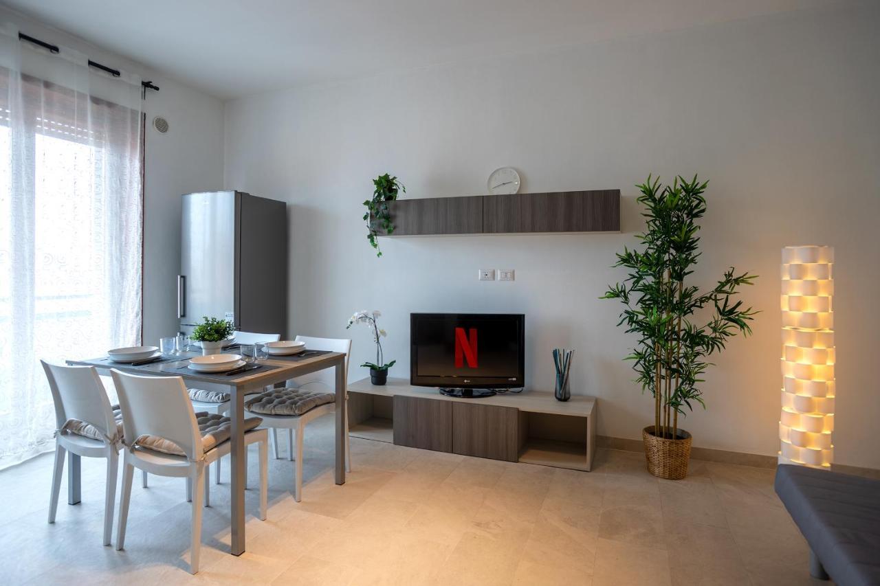 Free Parkinga Due Passi Da Navigli Con Balcone Apartment Mailand