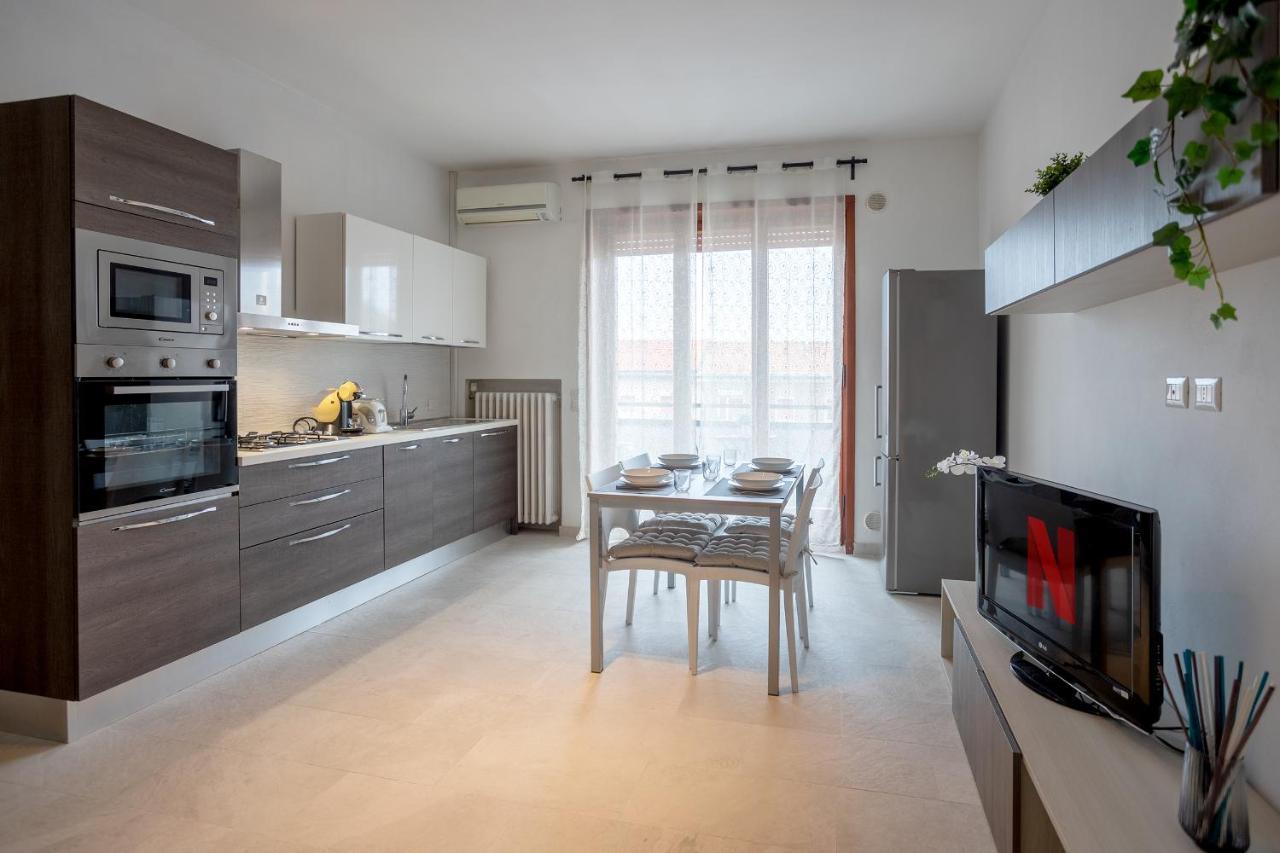 Free Parkinga Due Passi Da Navigli Con Balcone * Mailand