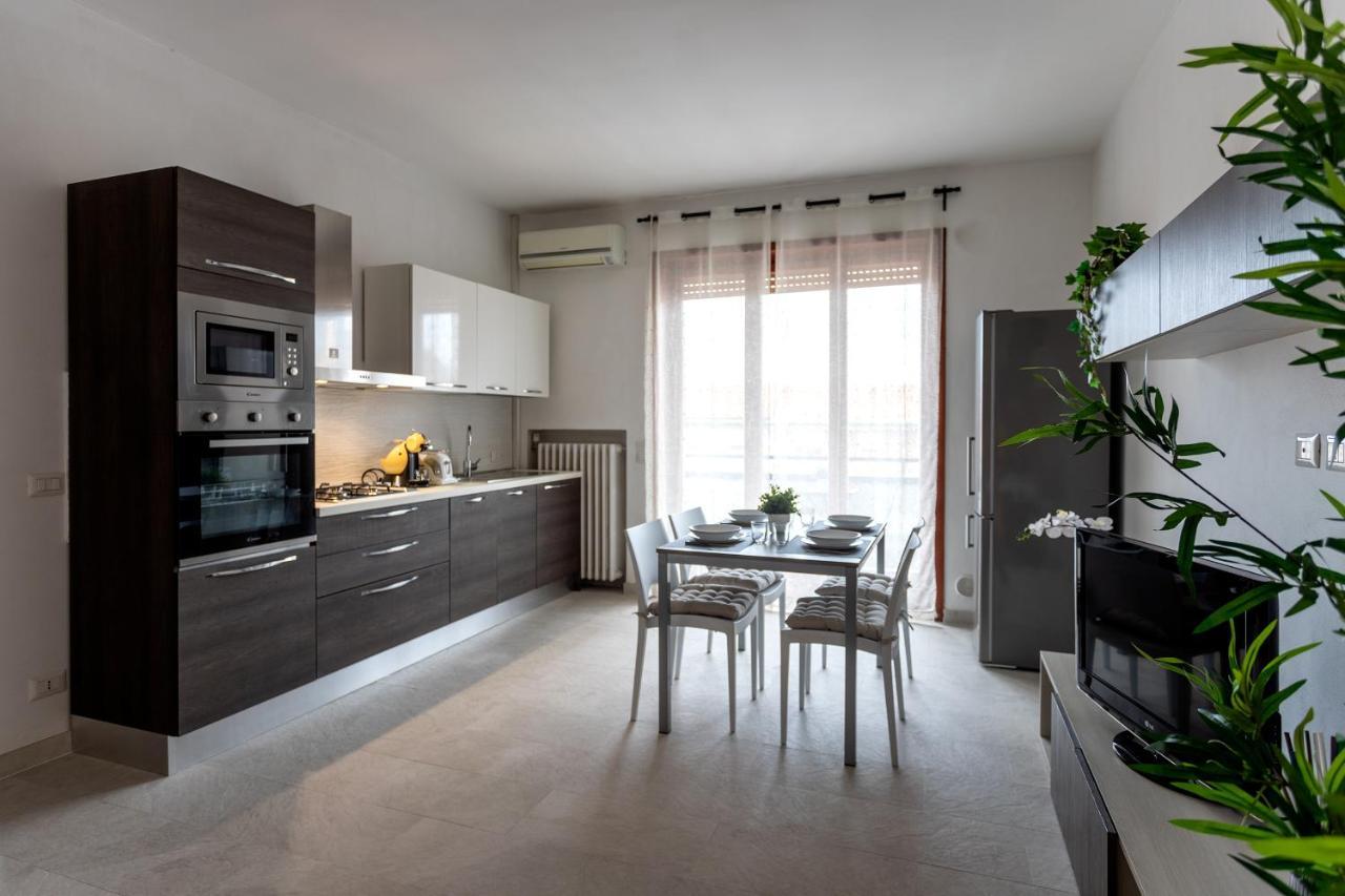 Free Parkinga Due Passi Da Navigli Con Balcone Apartment Mailand