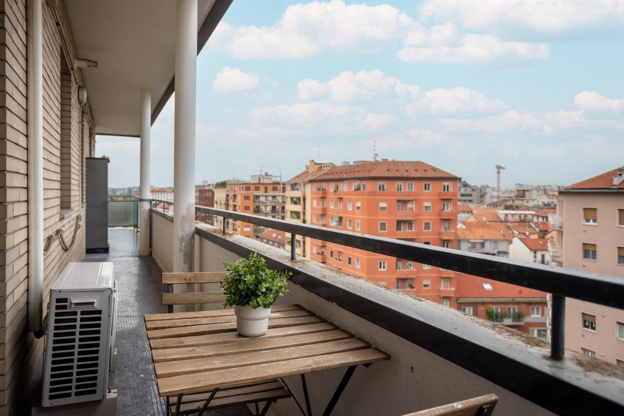 Free Parkinga Due Passi Da Navigli Con Balcone Mailand