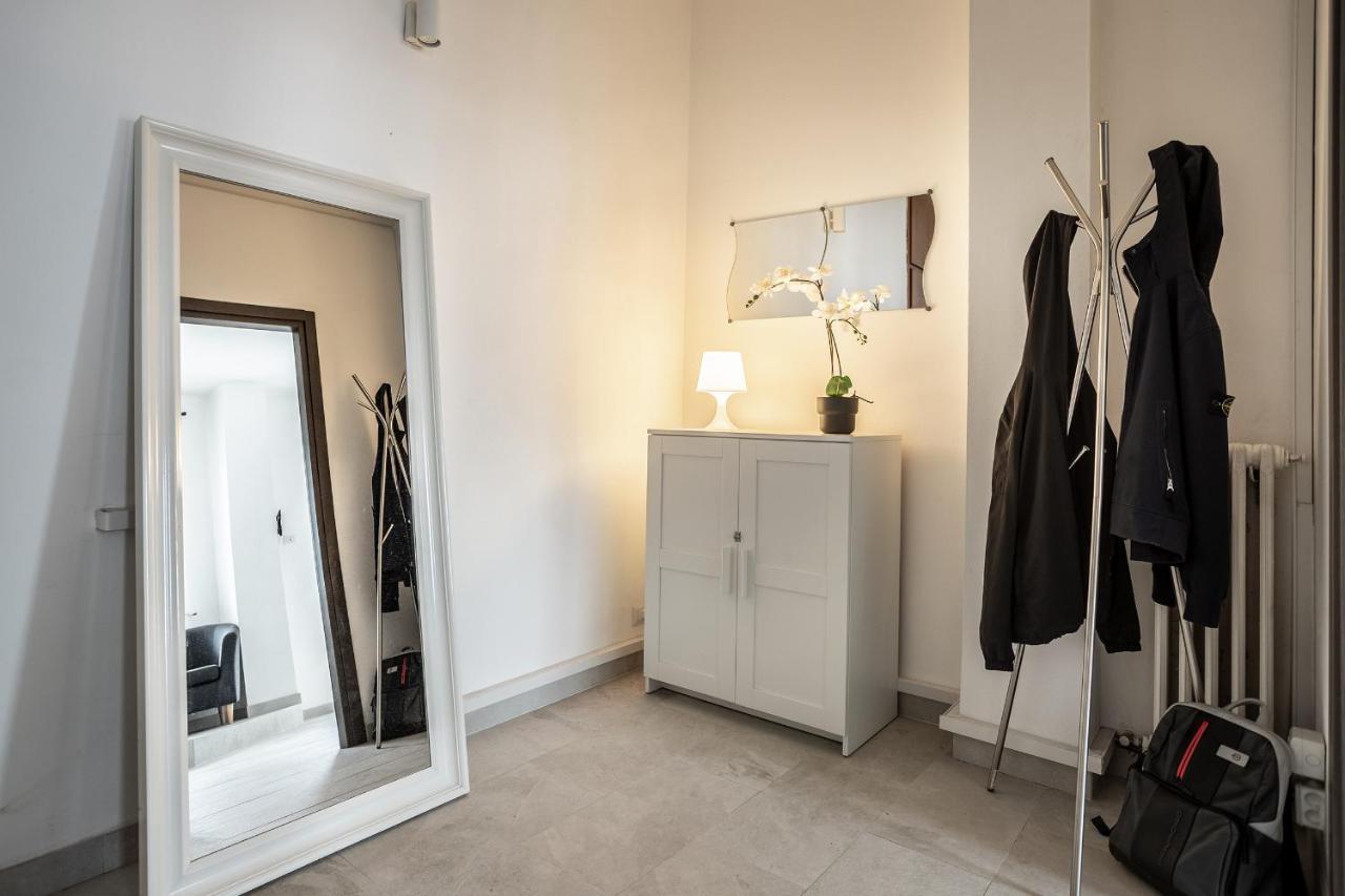 Free Parkinga Due Passi Da Navigli Con Balcone * Mailand