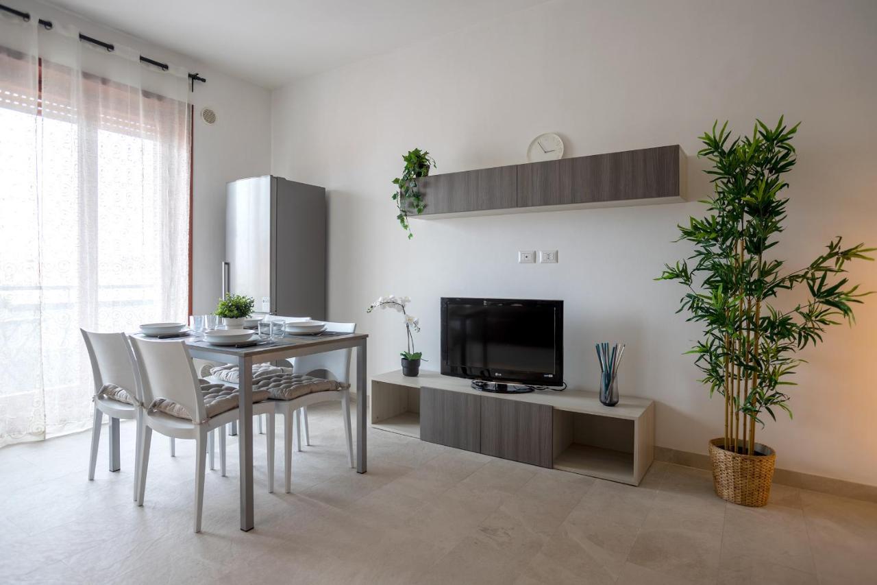 Free Parkinga Due Passi Da Navigli Con Balcone Apartment