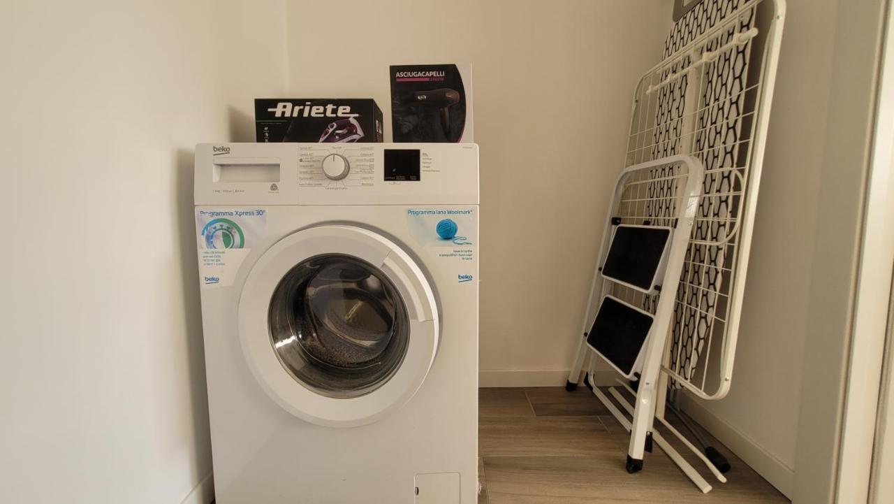 Apartment - Stylish House Free Wifi-parking-airport Milan