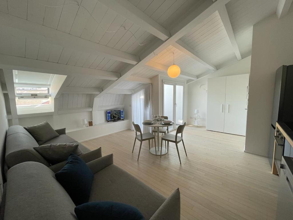 Imhome - Abruzzi Apartamento Milão