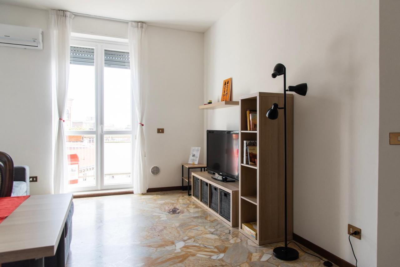Youhosty - Buonarroti 15 * Mailand