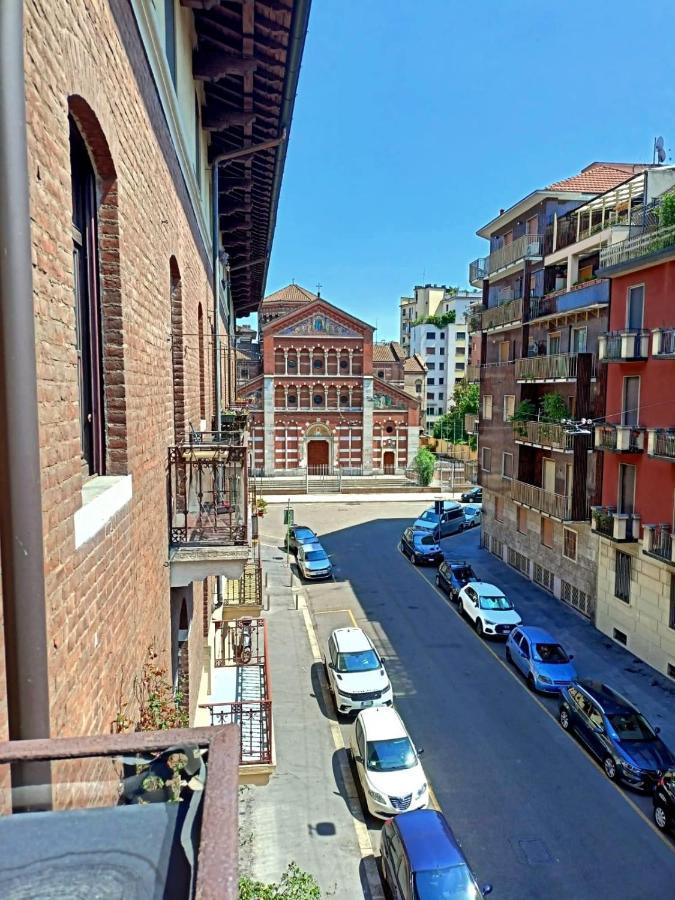 Apartment Charming Design Into Navigli District Mailand