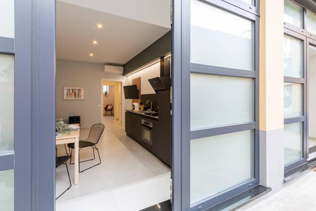 Champagne Loft Apartment Milan