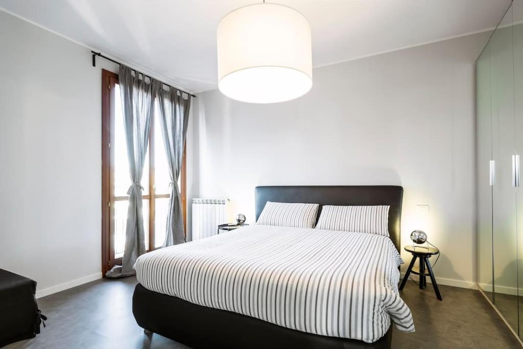 Apartment Black & White Flat In Naviglio/ Porta Genova