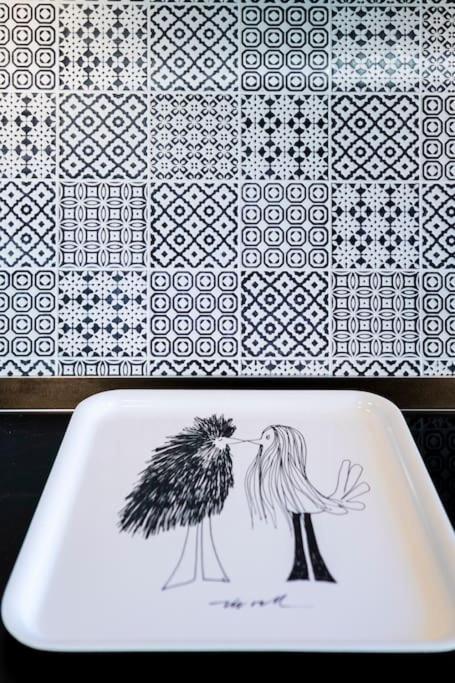 Black & White Flat In Naviglio/ Porta Genova *