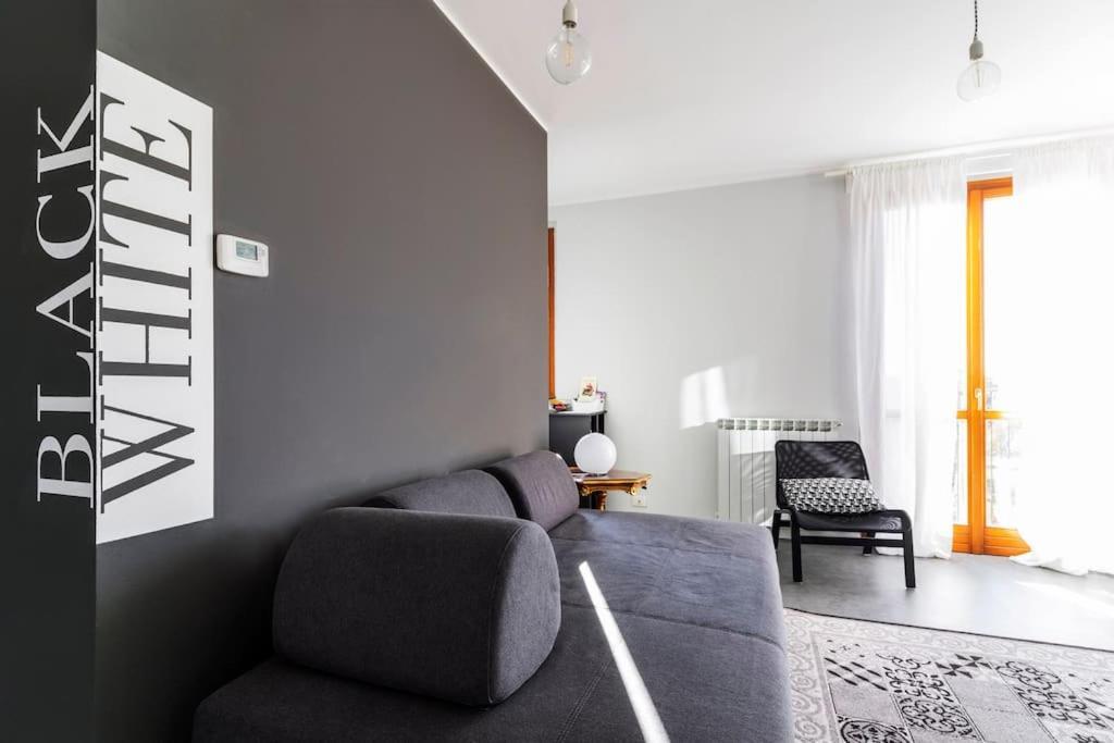 Apartment Black & White Flat In Naviglio/ Porta Genova *