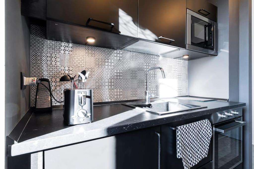 Black & White Flat In Naviglio/ Porta Genova * Mailand