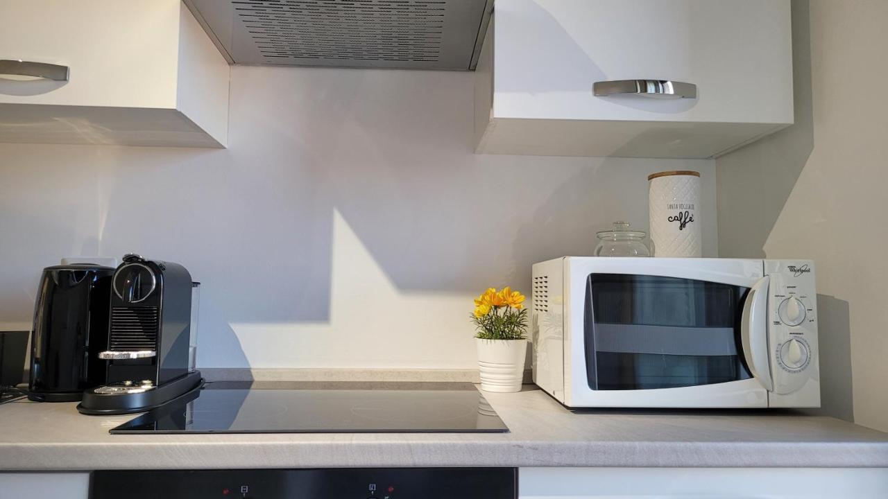 Apartment - Stylish House Free Wifi-parking-airport Milan