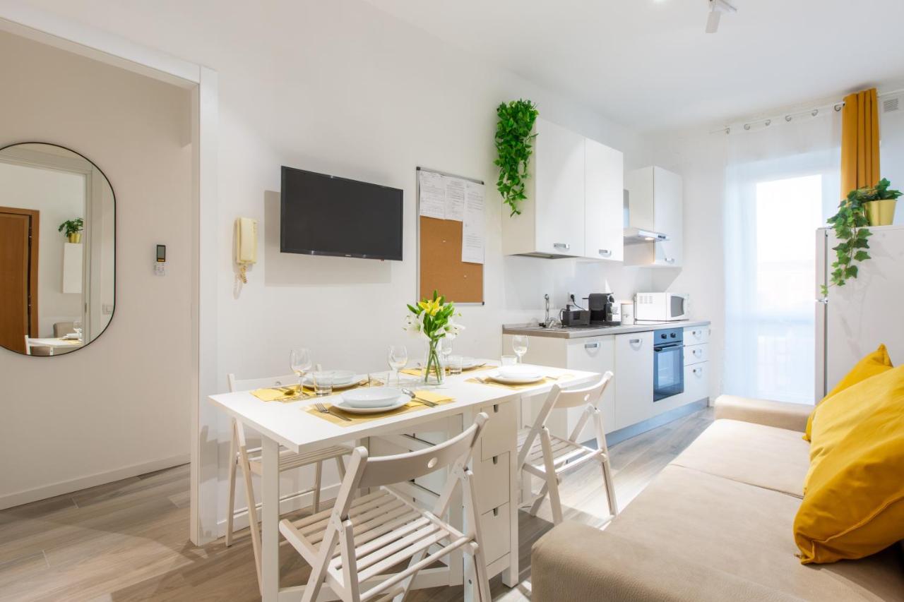 Apartment - Stylish House Free Wifi-parking-airport *