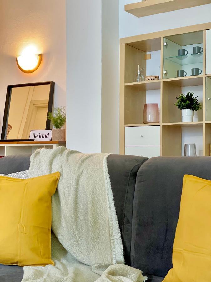 Apartment Homiesam - Yellow Dream & City Life