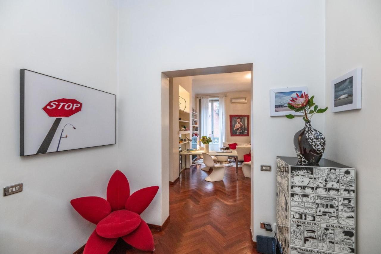 Very In Cadorna Station Area! Excellent If Arrive From Malpensa Airport Milão