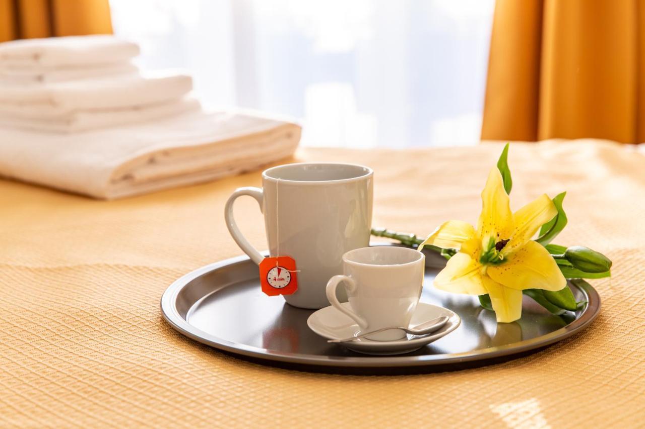 Apartment - Stylish House Free Wifi-parking-airport *