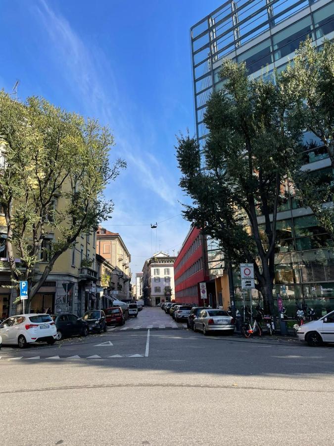 Apartment Cozy Flat Mins Walk To Navigli And Metro Porta Genova Mailand
