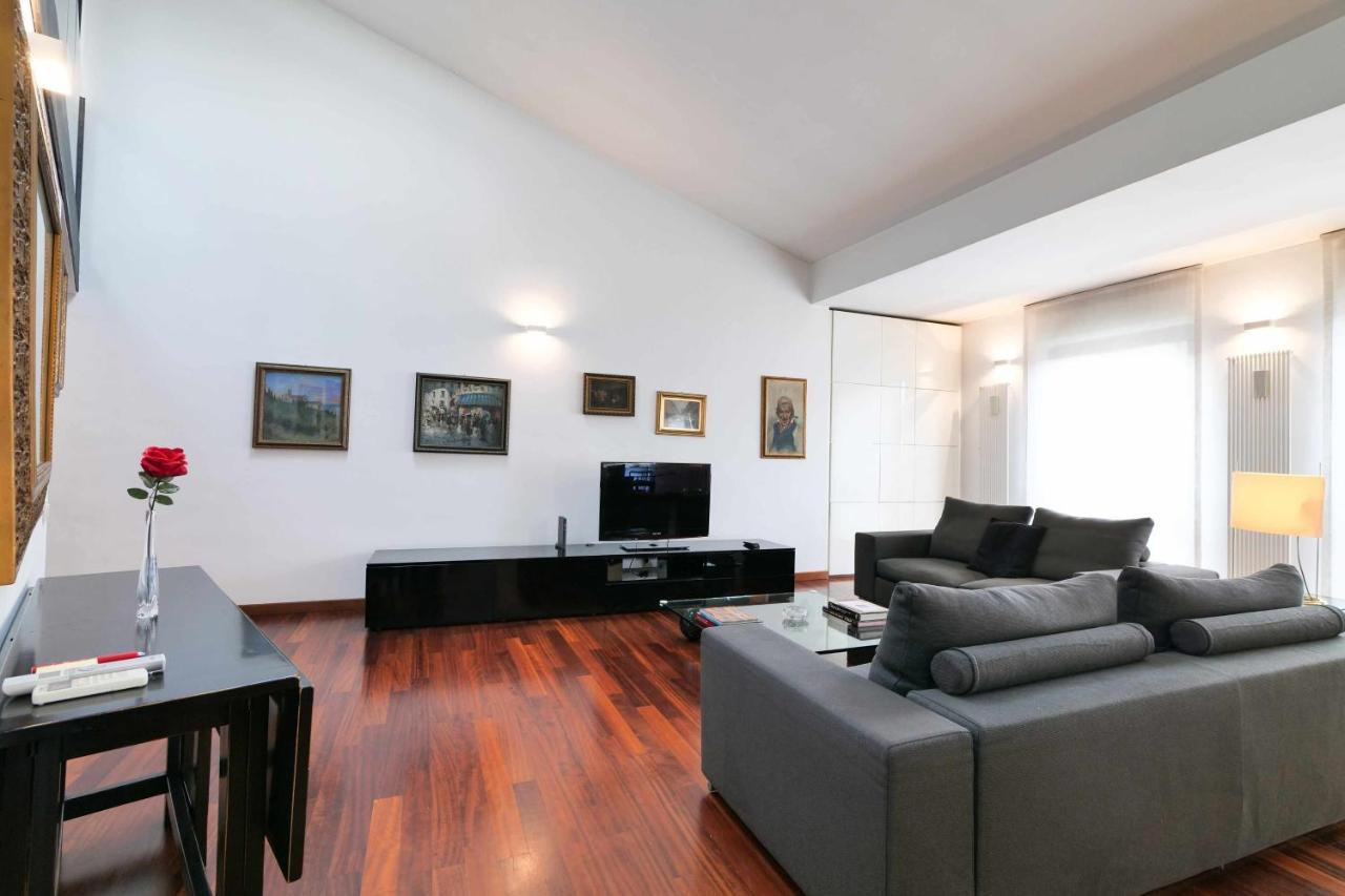 Npa20 Luxury Large In Navigli District Mailand