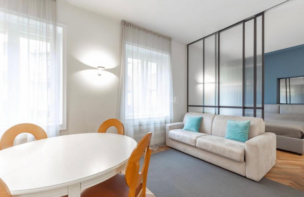 - Delizioso In Pieno Centro. Fancy Yellow Apartamento Milão