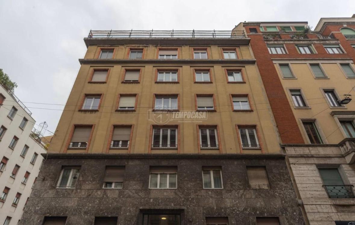 - Delizioso In Pieno Centro. Fancy Yellow * Mailand