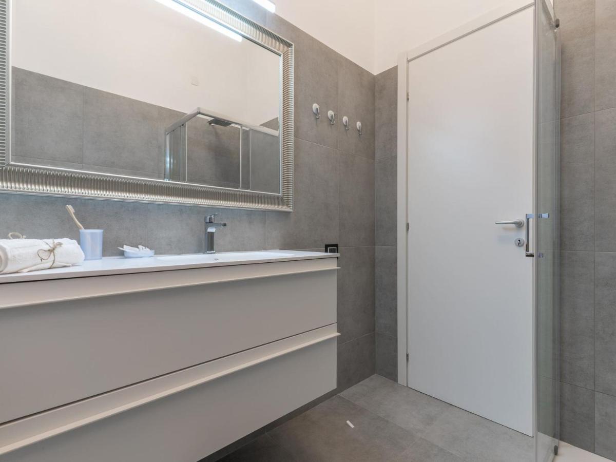 Apartment The Rent - Spacious Three-bedroom In Moscova Mailand