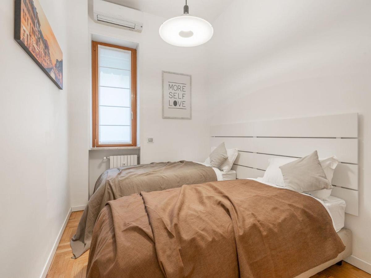 The Rent - Spacious Three-bedroom In Moscova Apartment Mailand
