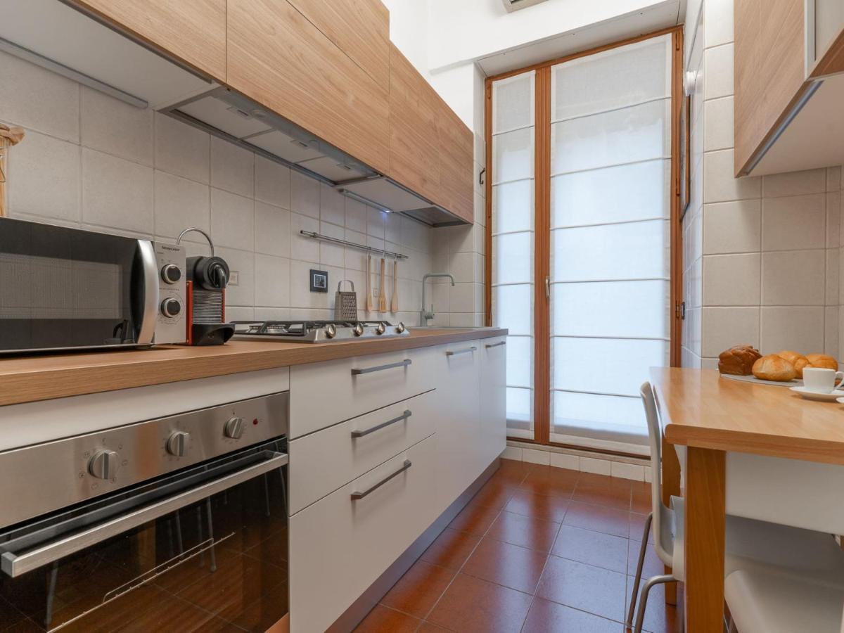 The Rent - Spacious Three-bedroom In Moscova Mailand