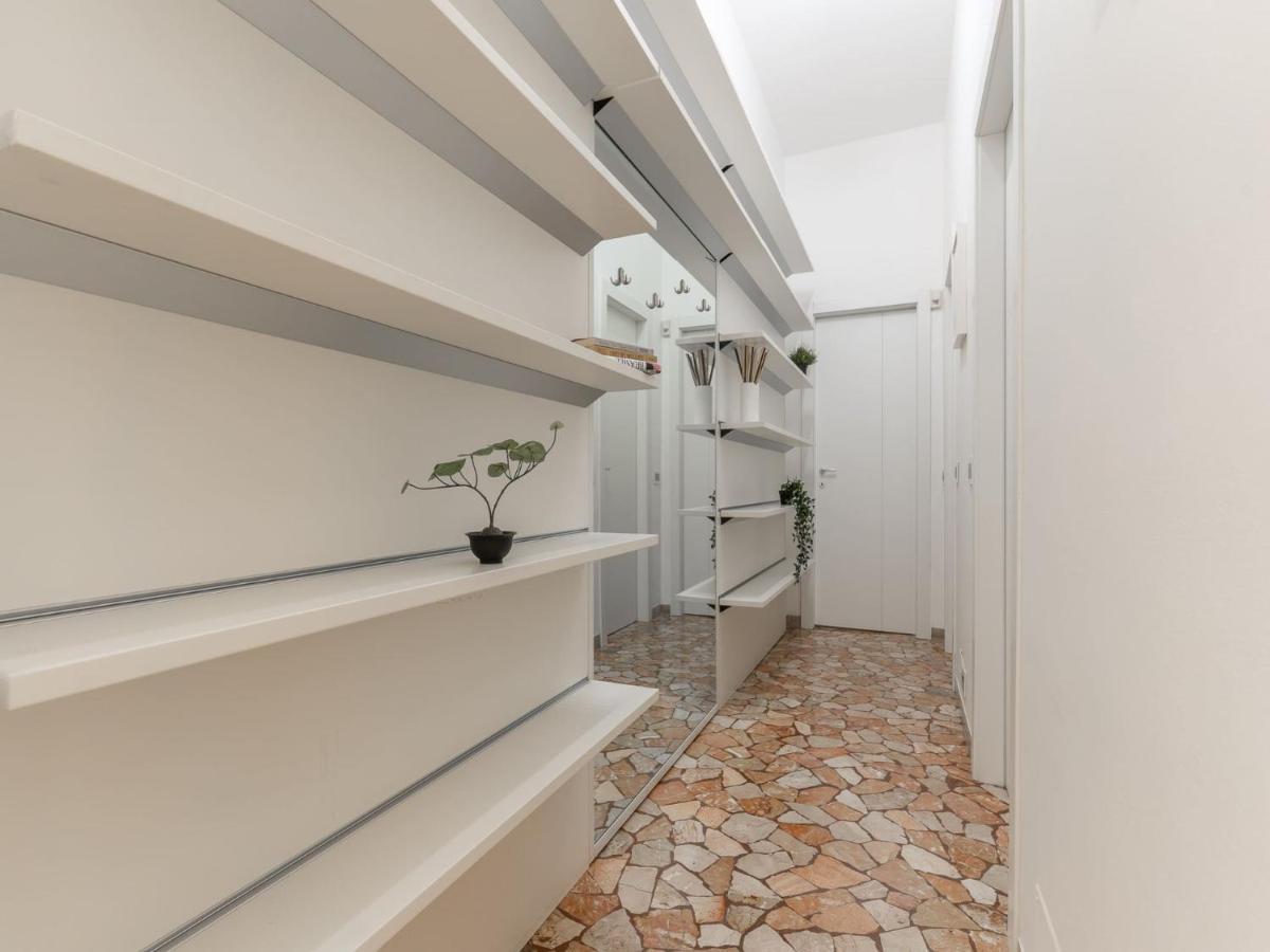The Rent - Spacious Three-bedroom In Moscova *
