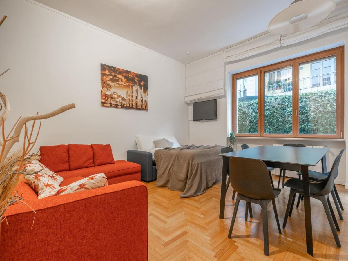 The Rent - Spacious Three-bedroom In Moscova Apartment *
