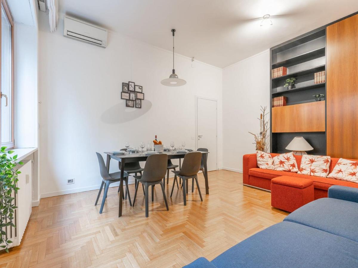 The Rent - Spacious Three-bedroom In Moscova Mailand