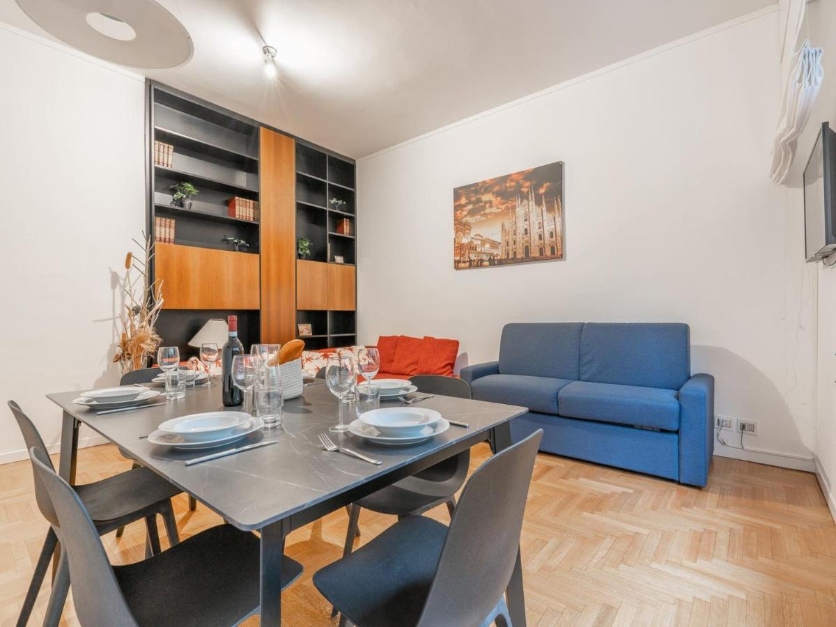 The Rent - Spacious Three-bedroom In Moscova Apartment