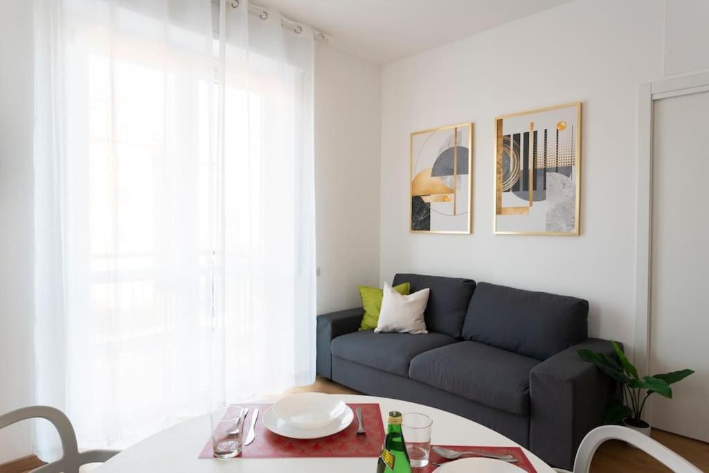 Modern House Dergano A 150 Metri Metro Apartment