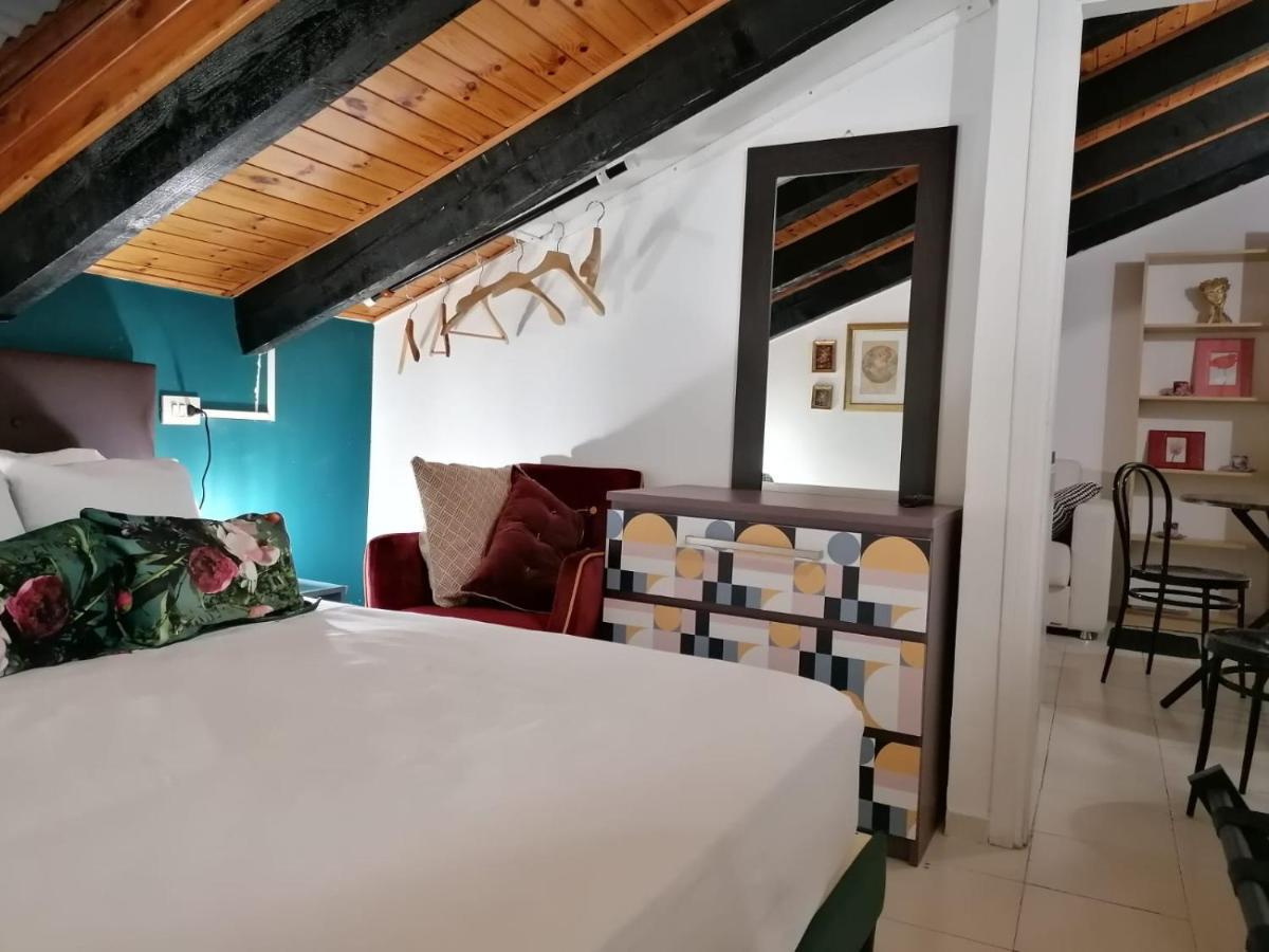 Mercanti Attic Version *