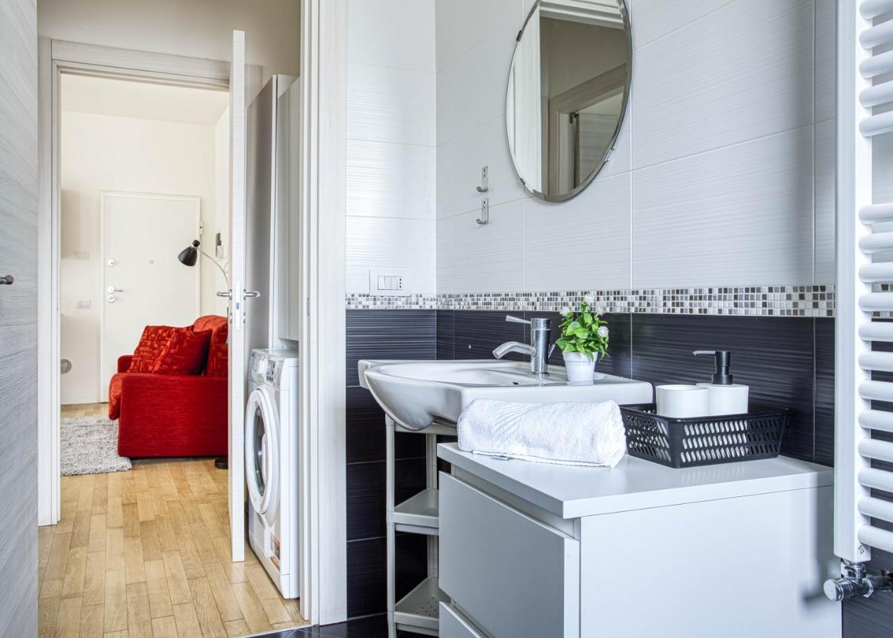 Apartment Joivy Lovely Flat With Balcony Milan