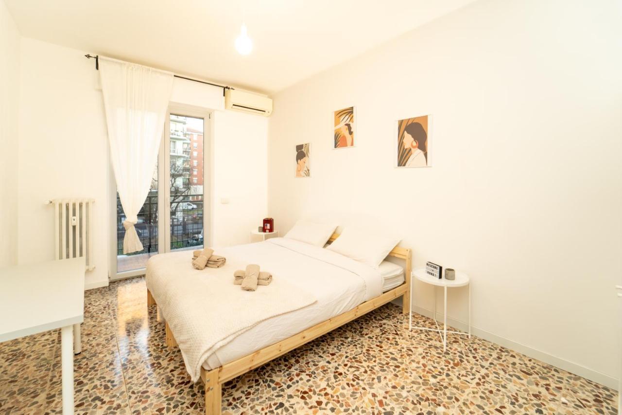 Trilocale Con Parcheggio Privato Apartamento Milão