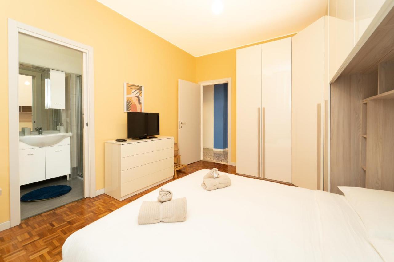 Trilocale Con Parcheggio Privato Apartamento Milão