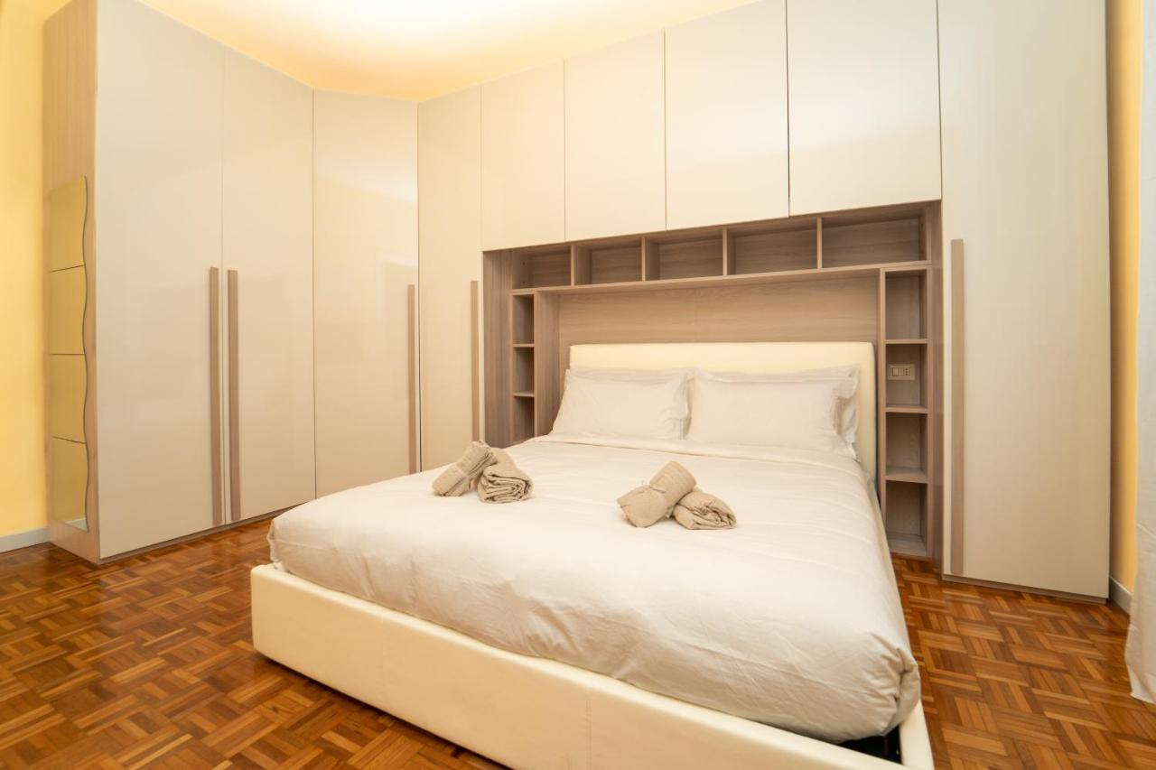 Trilocale Con Parcheggio Privato Apartamento Milão
