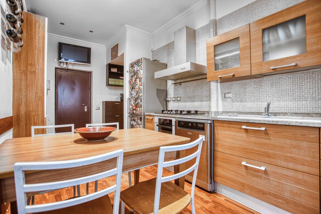 Apartment Altido Lovely Flat With Balcony Mailand