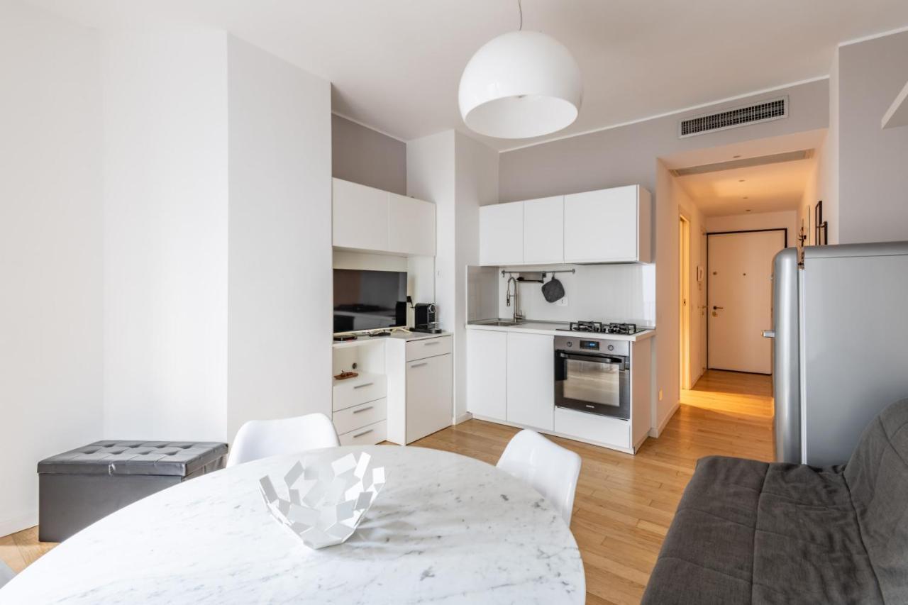Easylife - Sofisticato Monolocale Con Terrazzino Nel Cuore Di Porta Venezia Milão