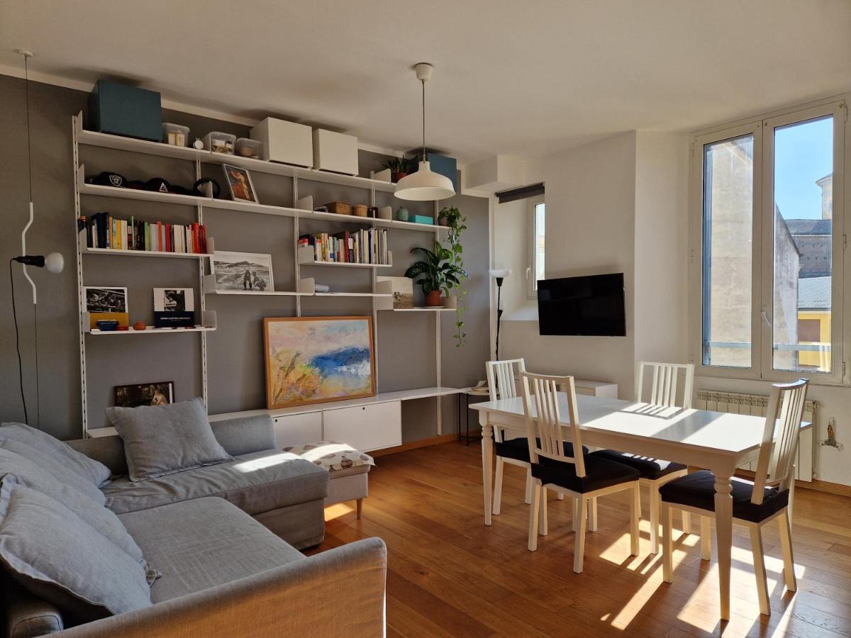 Modern Bright And Central Apartment