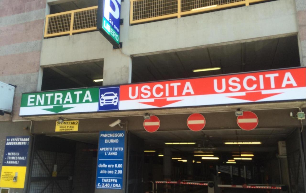 Apartment Uca14 Luxury Large 3brs Private Terrace Citylife Mailand