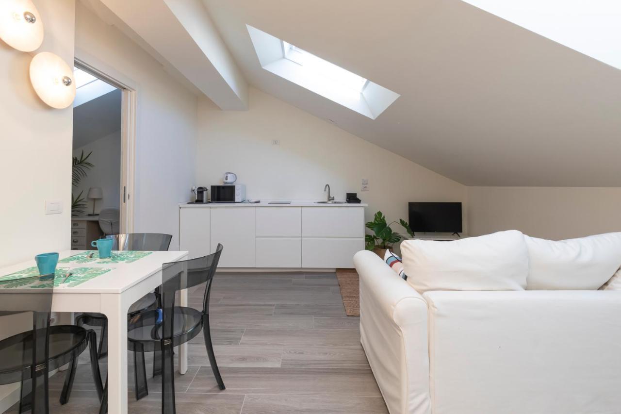 Splendida Mansarda A Pochi Passi Da M4 Argonne Apartment *
