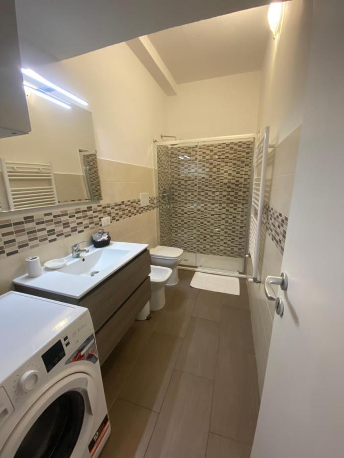 Stayeasy Fara12 - Station & Downtown Walking Distance *