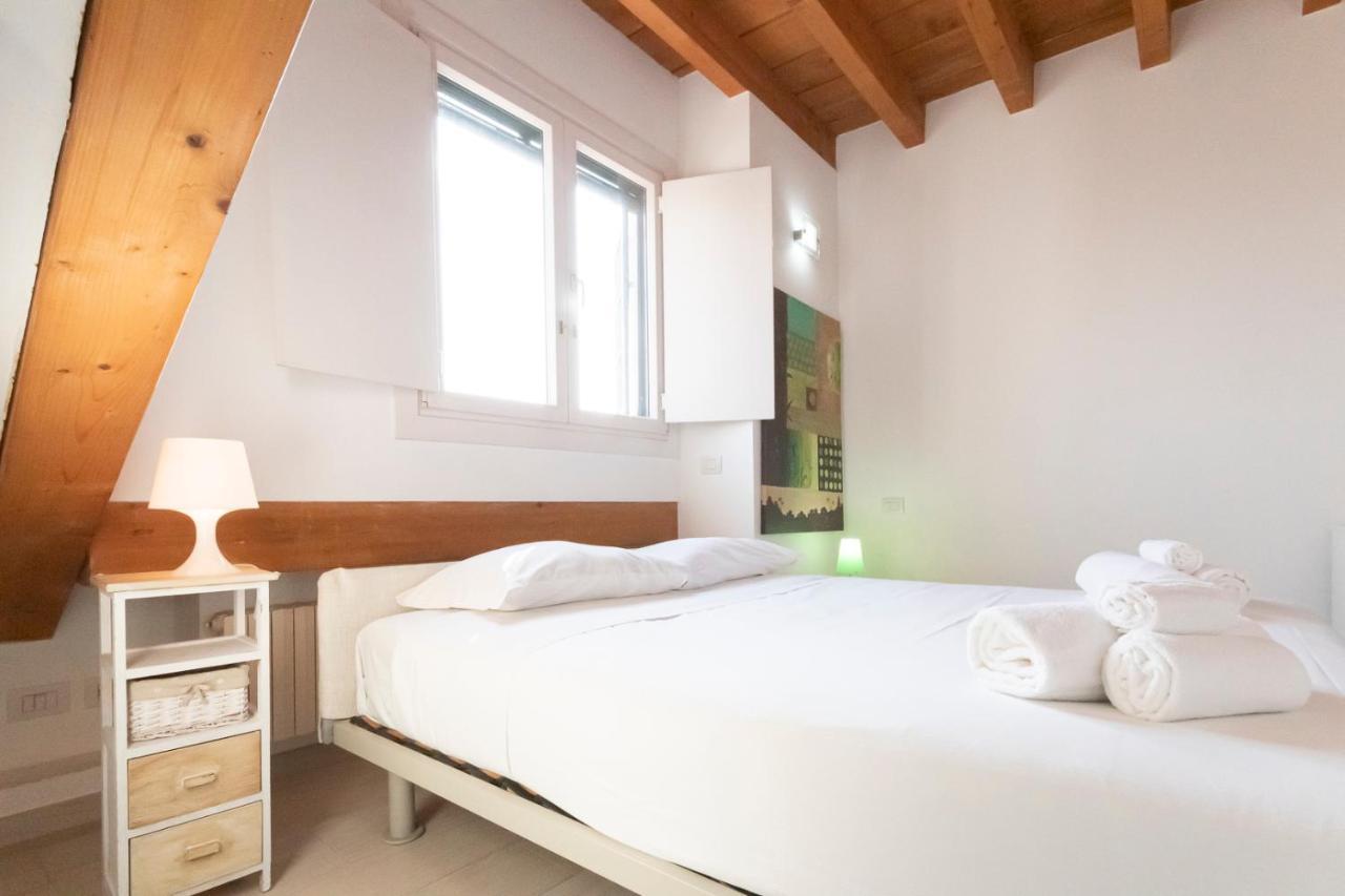 Apartment Mansarda Cola Milan