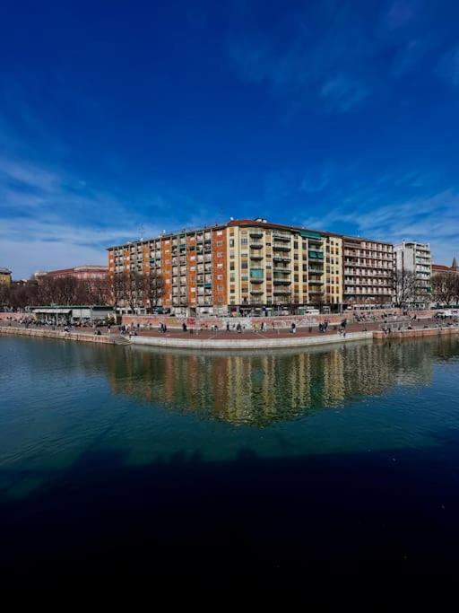 Naviglium Darsena Apartment Milan