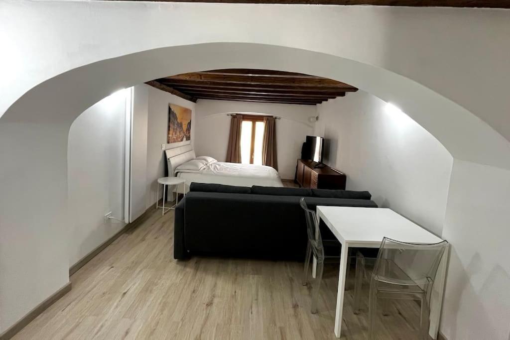 Naviglium Darsena Apartment