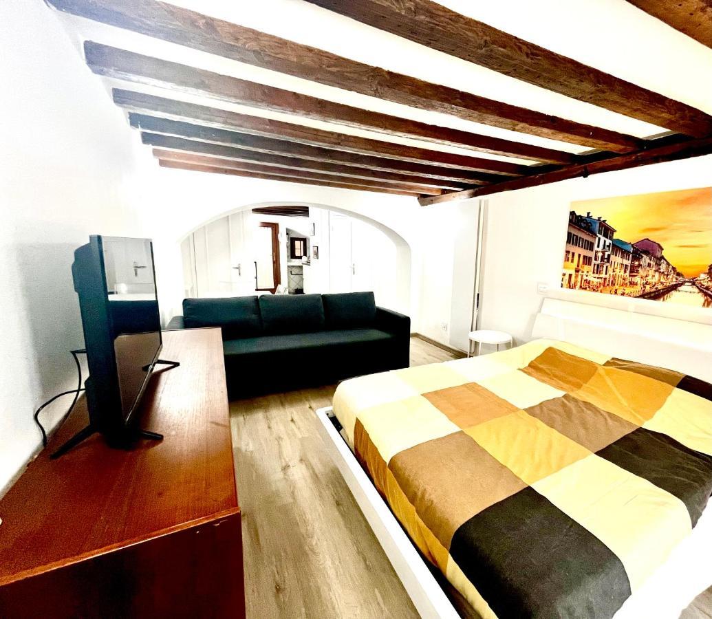 Naviglium Darsena * Milan