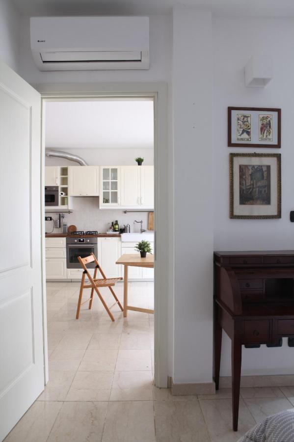 Terrace Close To Metro Station Apartment Mailand